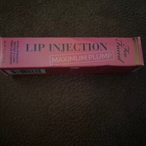 Two faced lip injection maximum plump- yummy bear